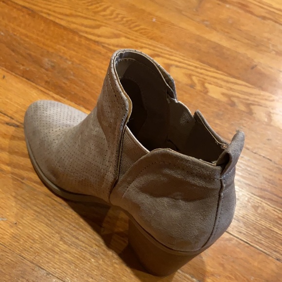 Universal Thread booties - Picture 5 of 5